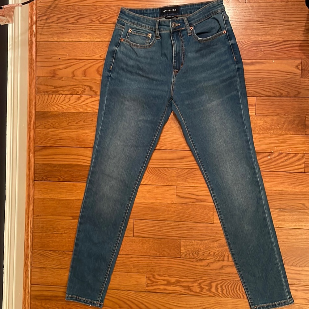 Aeropostale high rise jeggings /jeans sz 6. Slight distressed style ( see pics)